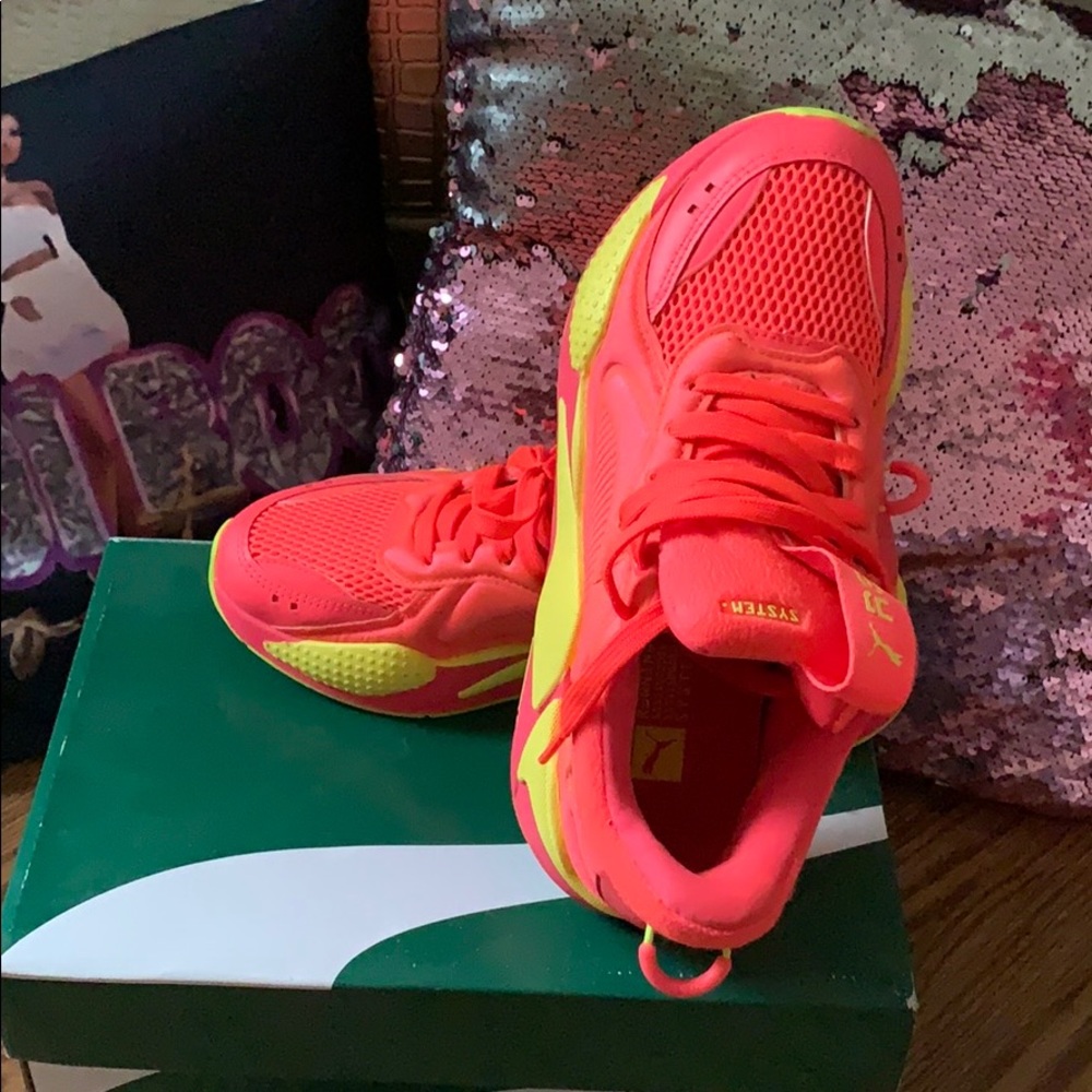 8/12 Women shoe Pumas pink & neon-green RS-X Soft